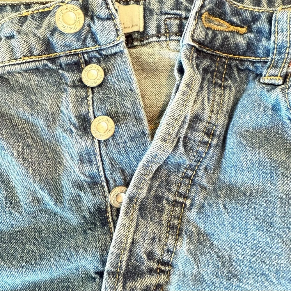 We the Free Women's 30 Button Fly Frayed Hem 100% Cotton Denim Skirt Back Buckle - Picture 6 of 9